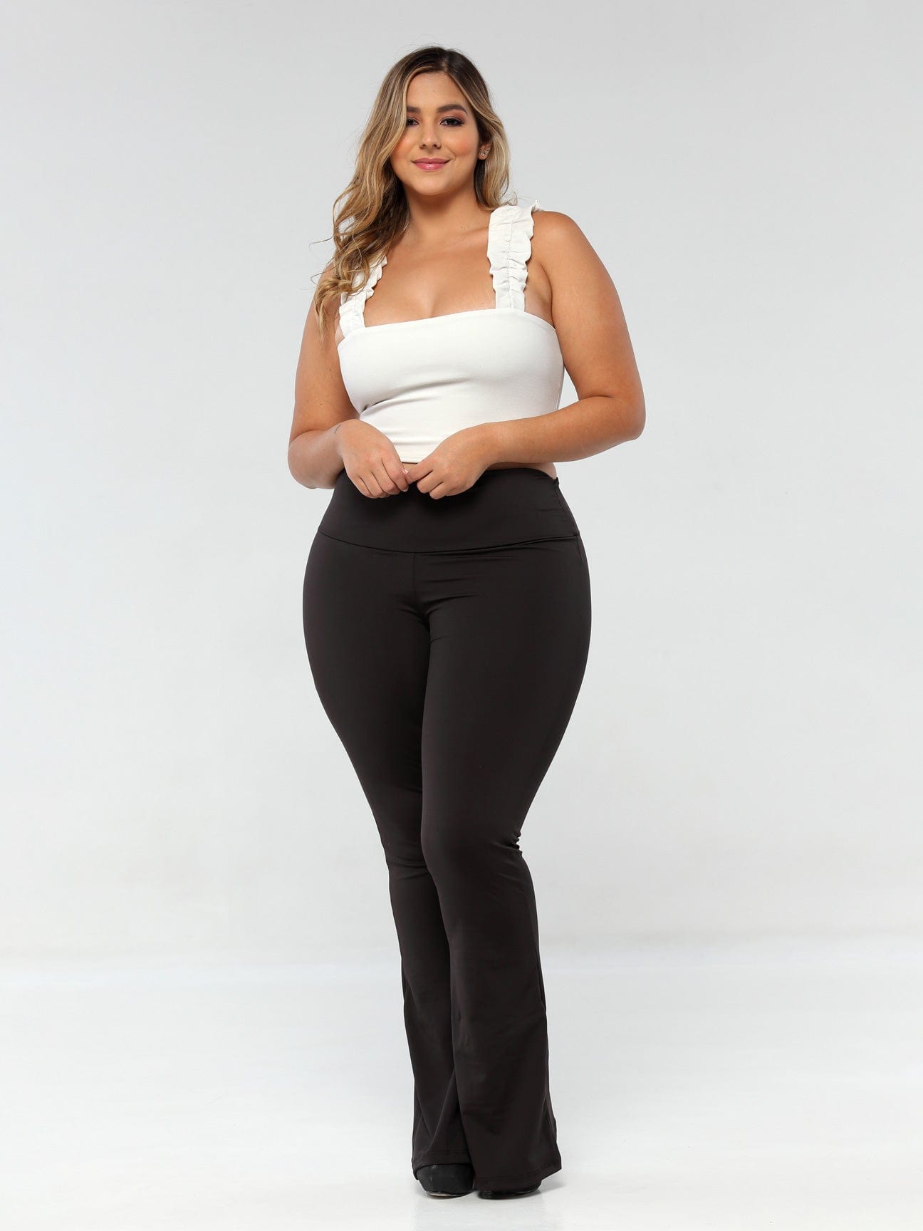 Leggings acampanados de levantamiento de glúteos empoderados con control de barriga 1288