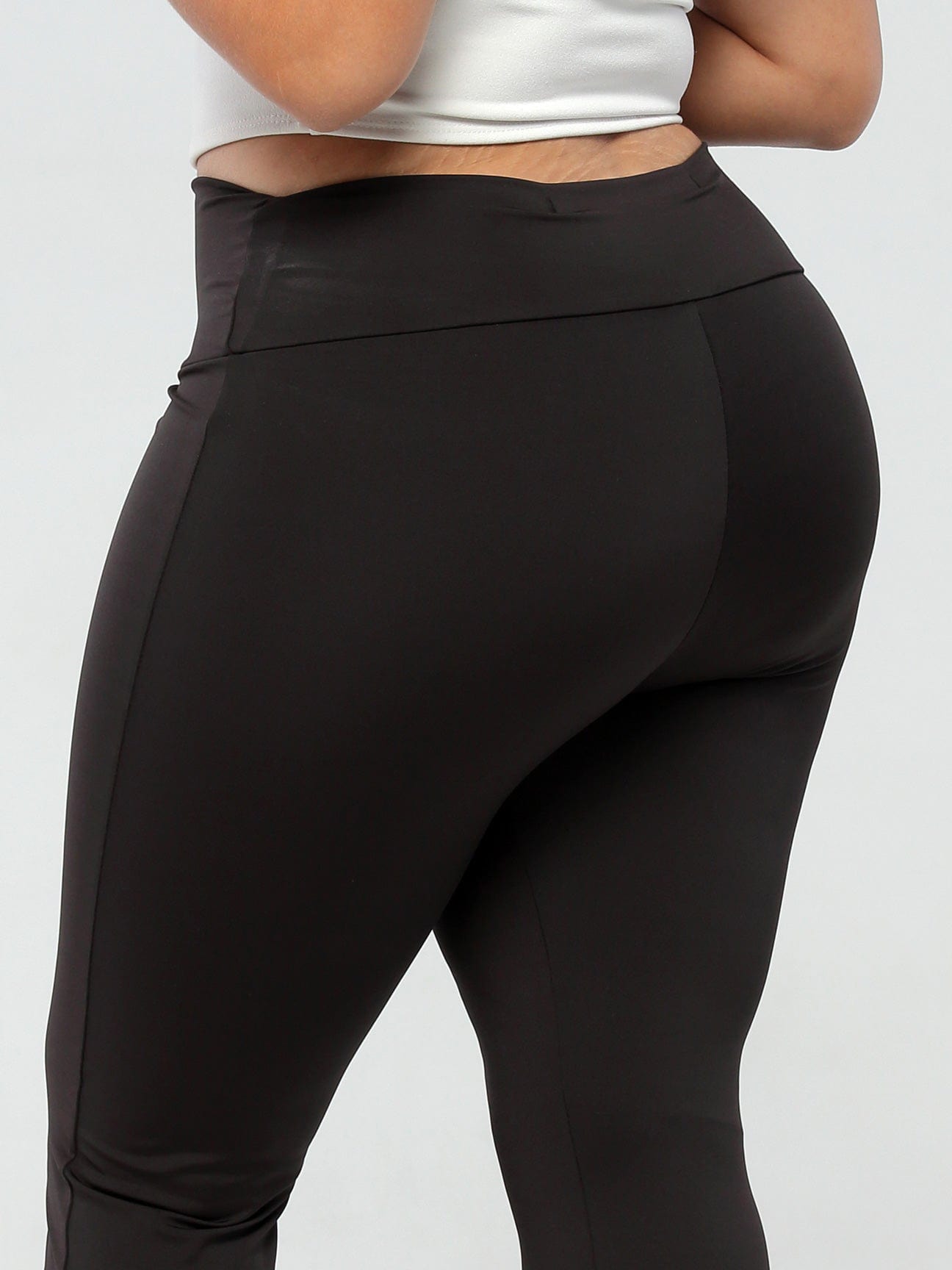 Leggings acampanados de levantamiento de glúteos empoderados con control de barriga 1288