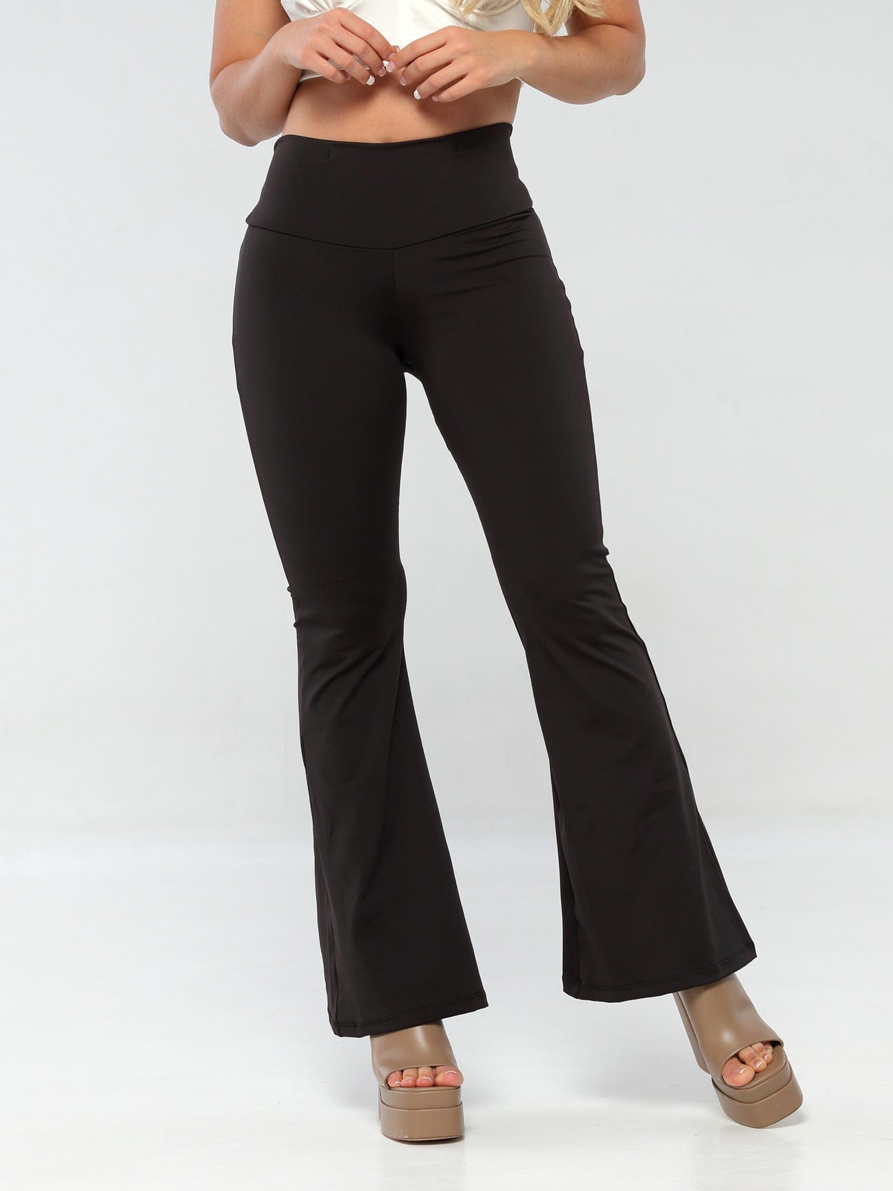 Leggings acampanados de levantamiento de glúteos empoderados con control de barriga 1288