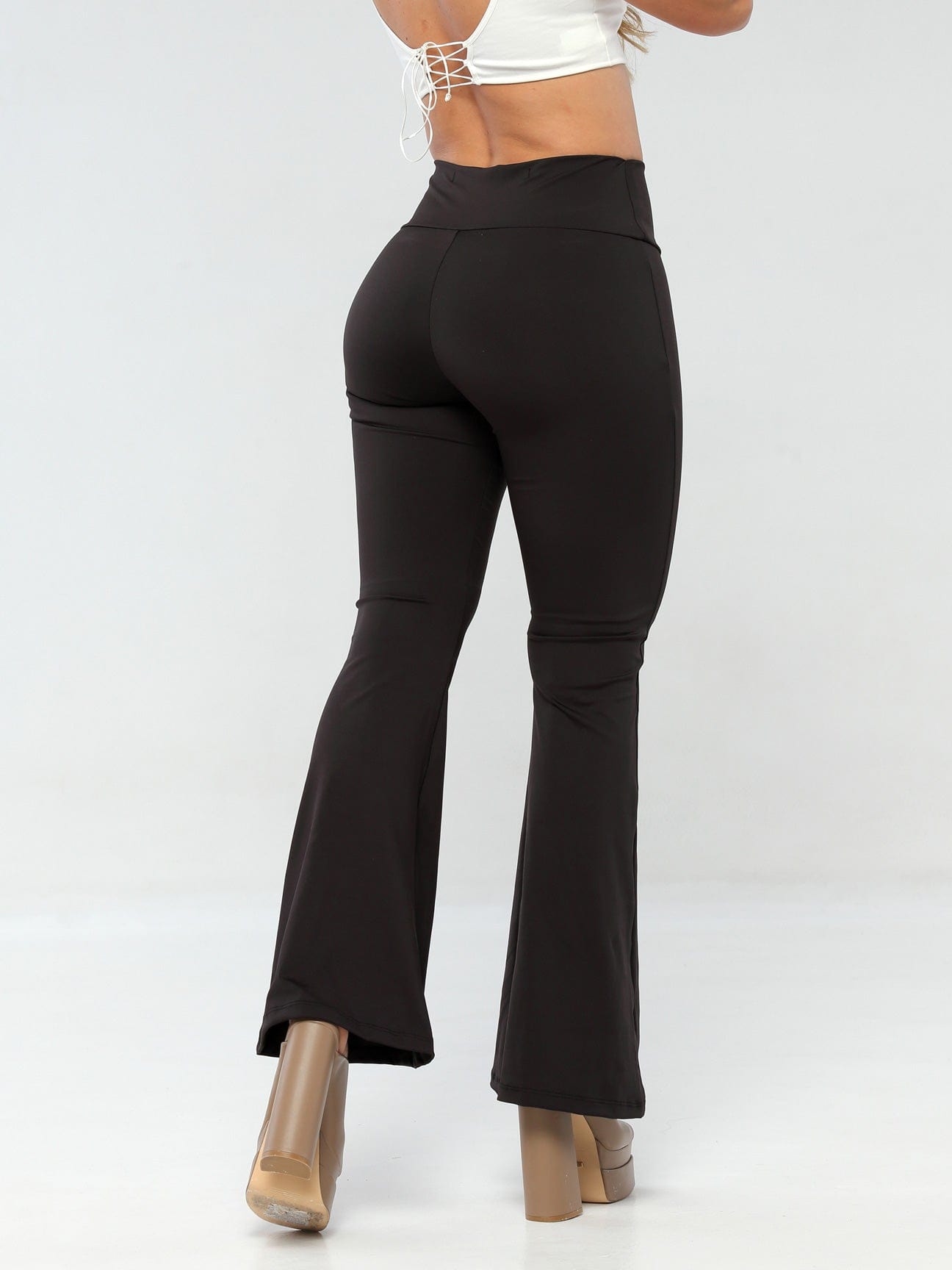 Leggings acampanados de levantamiento de glúteos empoderados con control de barriga 1288