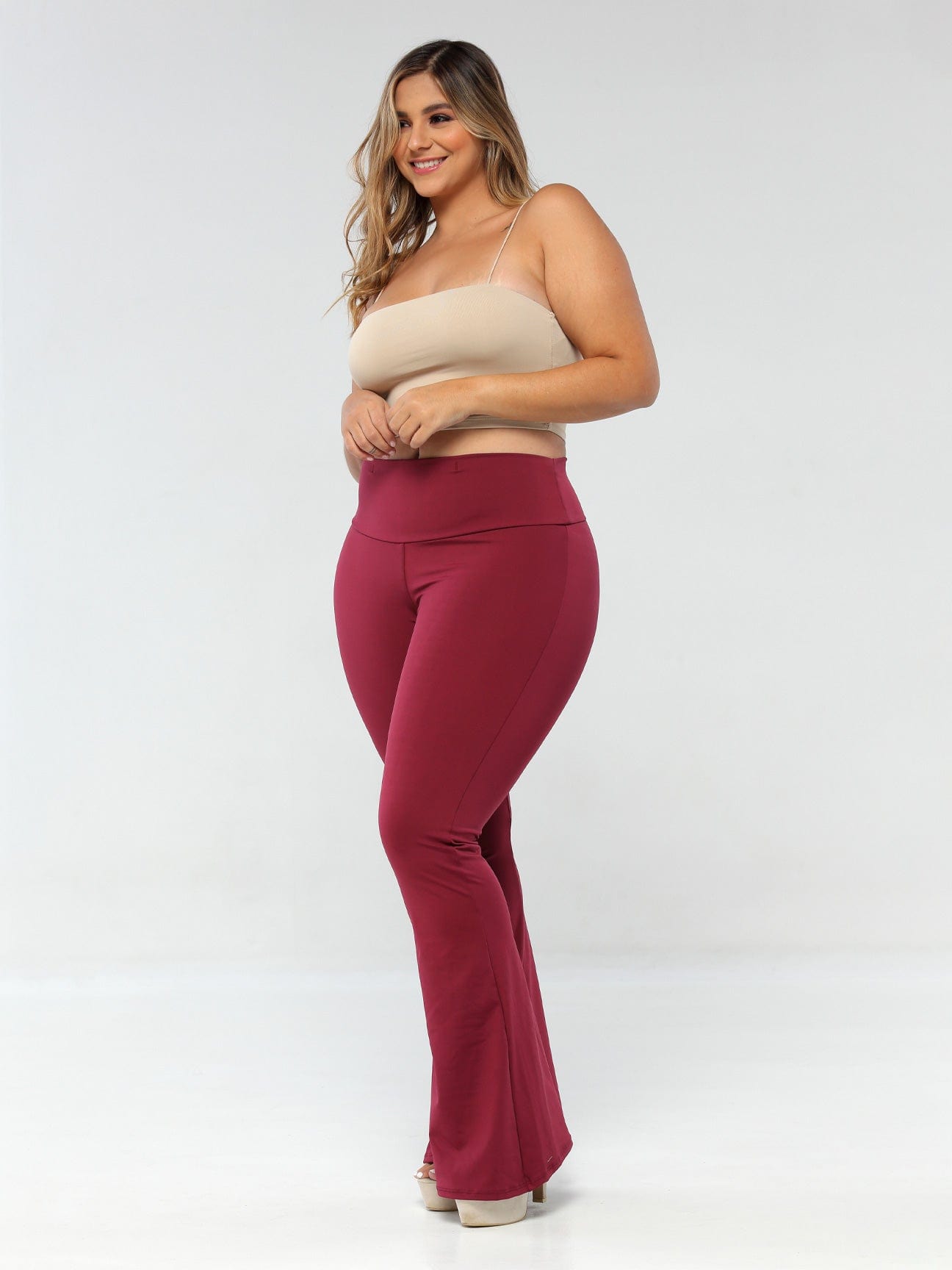 Leggings acampanados de levantamiento de glúteos empoderados con control de barriga 1288