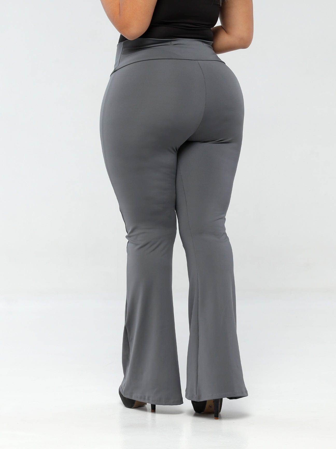 Leggings acampanados de levantamiento de glúteos empoderados con control de barriga 1288