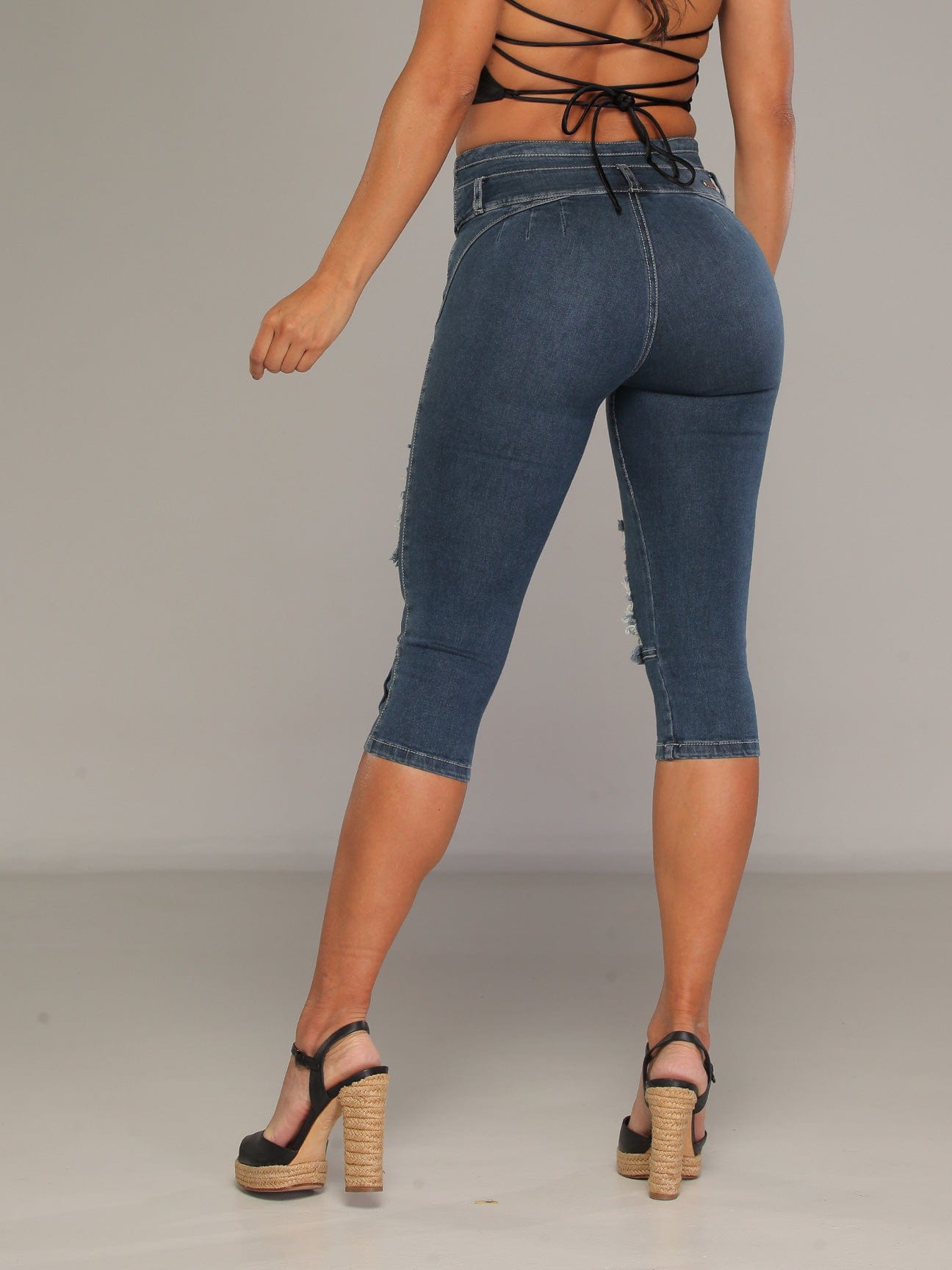 Rihanna Levanta Cola Jean Capri 14165